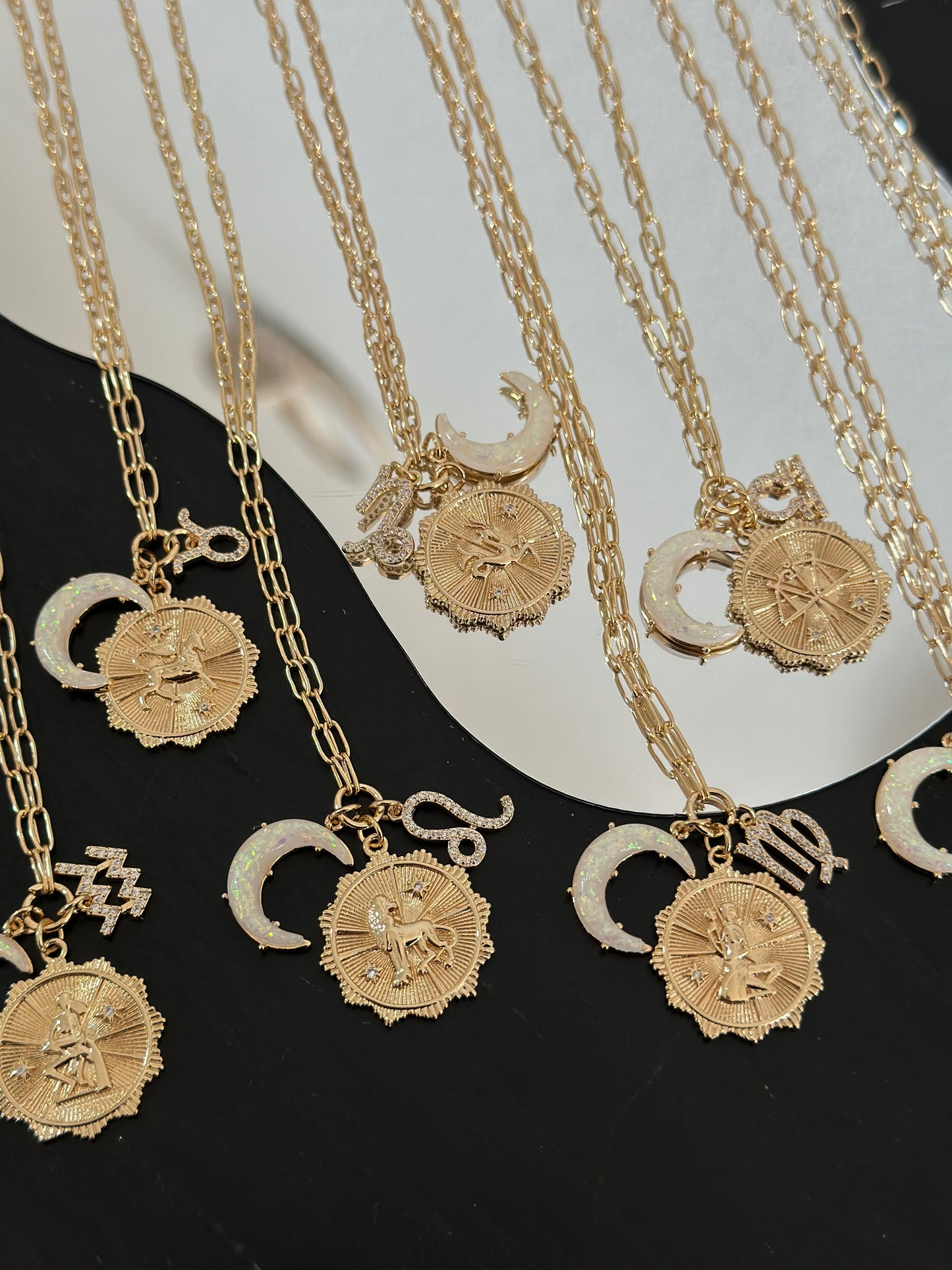 Luna & Zodiac Capricorn