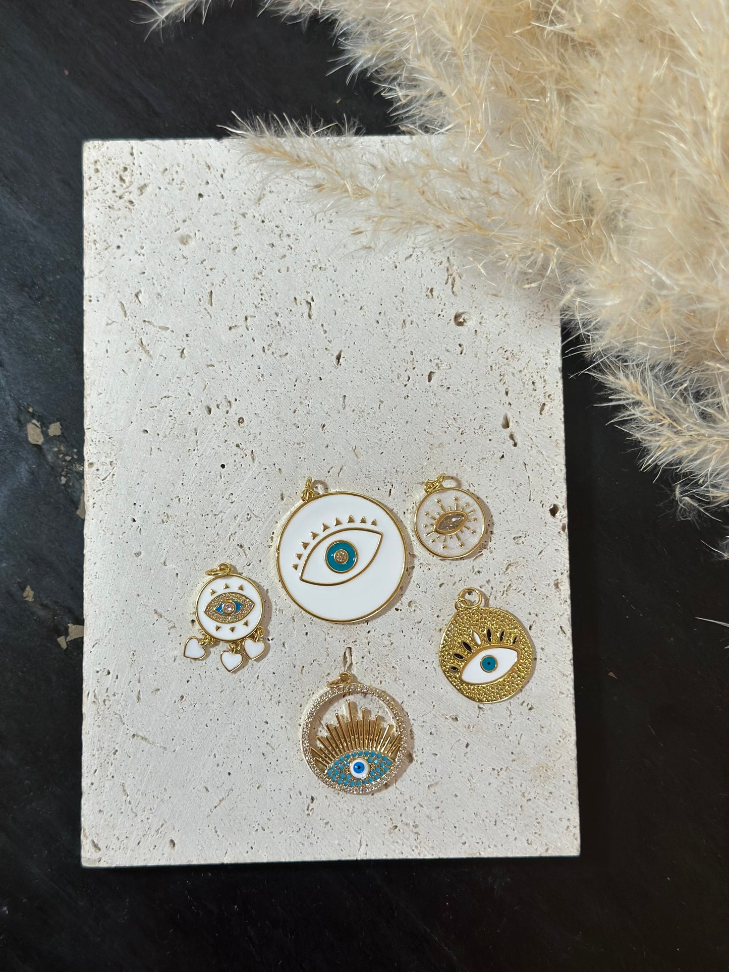 Luminous eye Pendant
